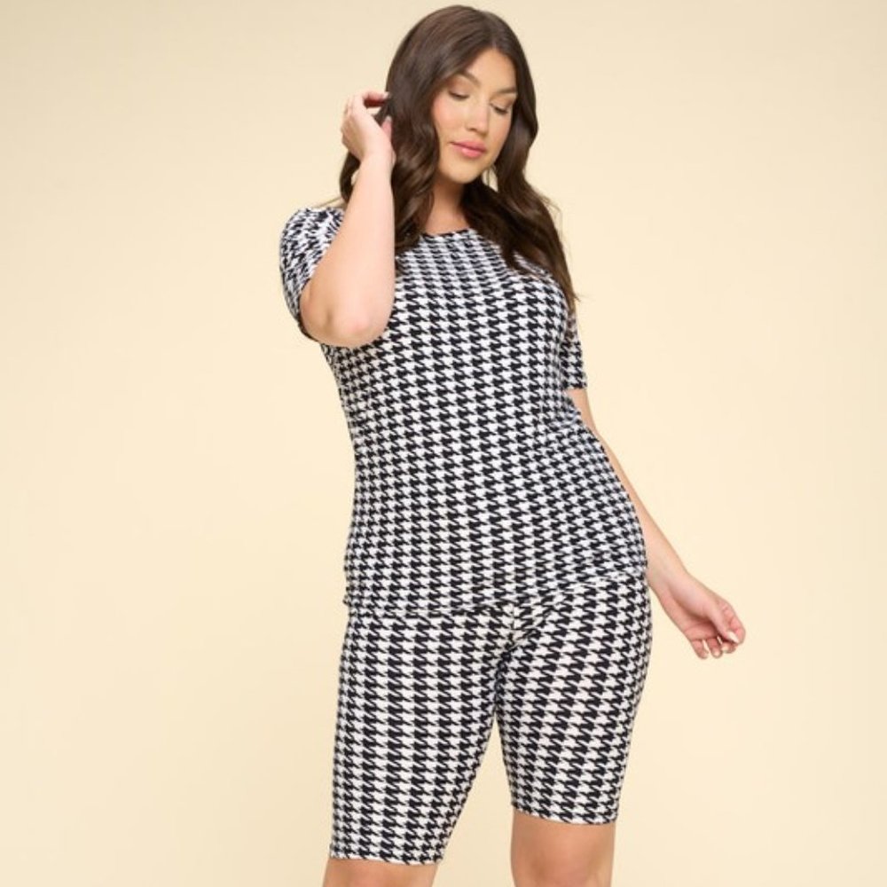 Plus Size Jacquard Printed High Waisted Biker Shorts and Tee Two Piece Set - Picture 5 of 5